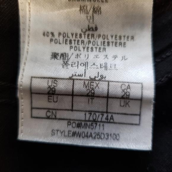 Guess, 29, low-rise, boot cut, dark blue jeans, like new! On trend!! Boho chic! - Picture 10 of 14